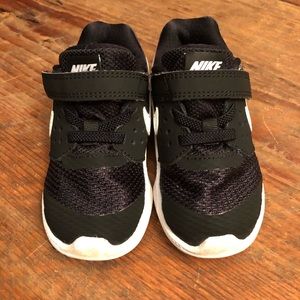 Nike toddler shoes. EUC
